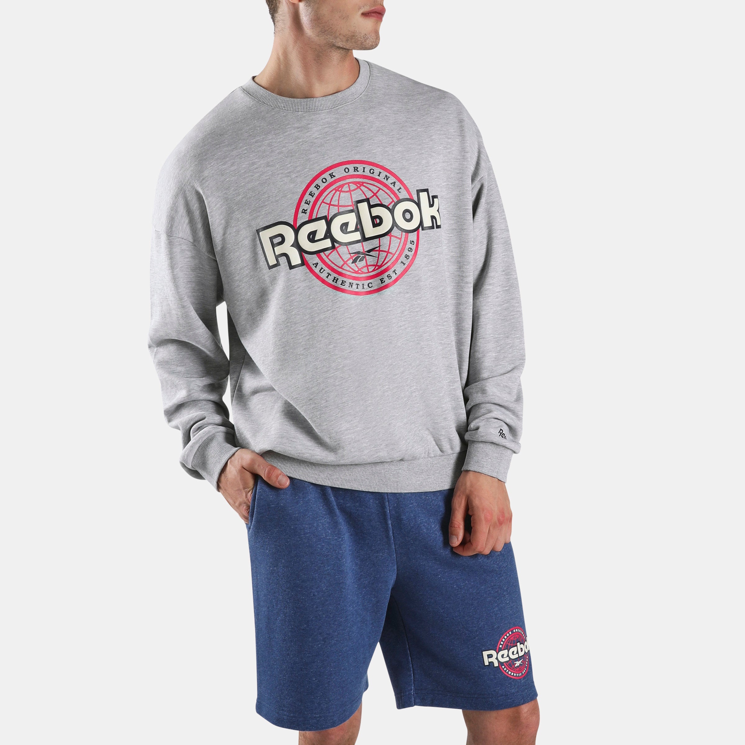m*m様 fcrb 19aw AUTHENTIC LOGO CREW NECK 100253205_154389_FR_Model_eCom