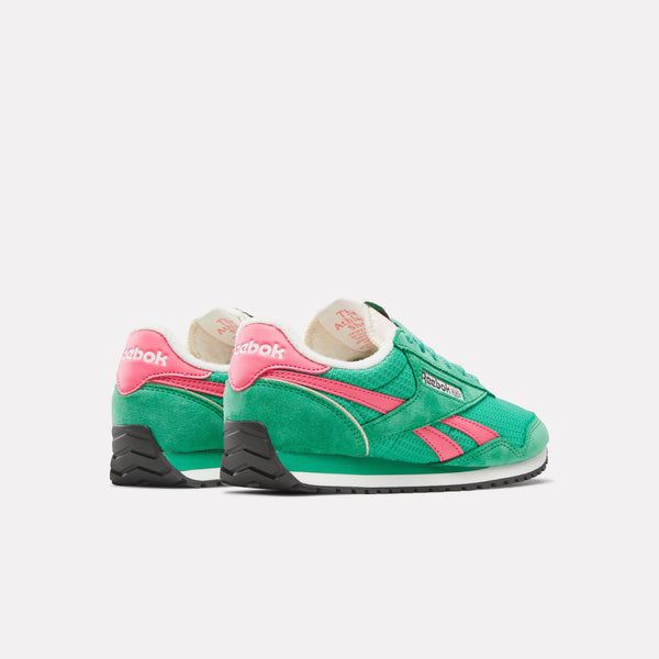 Classic AZ Womens Sneaker